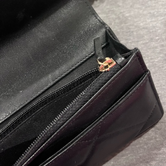 CHANEL - Picture 9 of 10